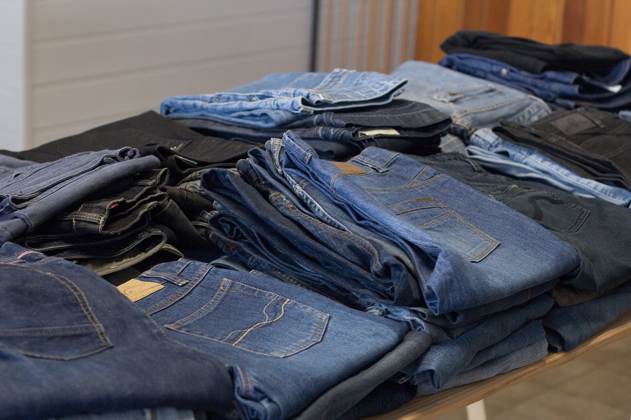 Des jeans utilisés pour l'upcycling